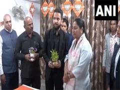 
      
      Delhi CM Rekha Gupta meets people at her residence
      
      
