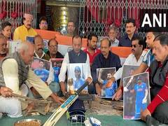 
      
      Supporters perform havan for India's victory in Champions trophy 
      
      