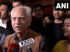 
      
      IIFA 2025: Ramesh Sippy attends special screening of 'Sholay' 
      
      