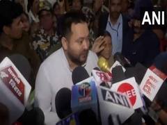 
      
      Tejashwi Yadav meets BPSC TRE 3.0 aspirants in Patna protest
      
      