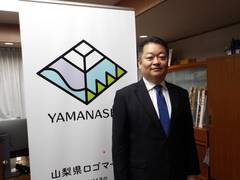 
      
      Yamanashi Governor strengthens ties with India 
      
      