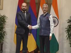 
      
      EAM Jaishankar meets Armenia's Foreign Minister Ararat Mirzoyan 
      
      