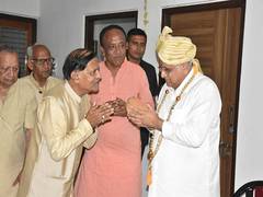 
      
      Gujarat CM seeks blessings from Jainacharya Abhaydevsurishwarji
      
      