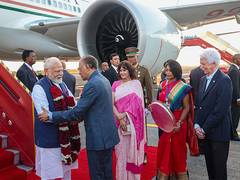 
      
      Mauritius PM, alongwith 200 dignitaries welcome PM Modi at airpor
      
      