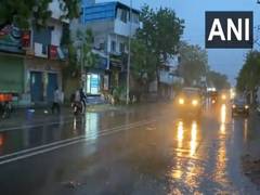 
      
      Chennai Met issues orange alert for heavy rainfall in 8 districts
      
      