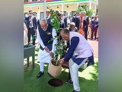 
      
      PM Modi, Mauritius PM Ramgoolam jointly plant sapling
      
      