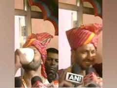 
    Vidyut Jammwal  celebrates Holi at Shri Dwarkadhish Temple
    