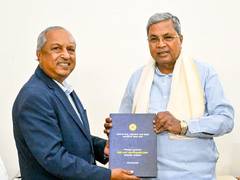 
      
      Justice Nagamohan Das submits committee report to CM Siddaramaiah
      
      