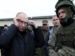 
      
      Russian President Putin holds meeting with forces in Kursk
      
      