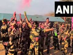 
      
      Rajasthan: BSF celebrates Holi on Indo-Pak Border
      
      