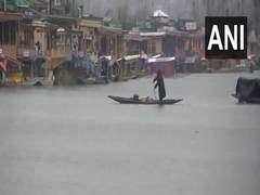 
      
      J-K: Srinagar sees light rain as low clouds hover
      
      