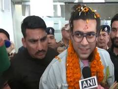 
      
      Jubin Nautiyal  receives grand welcome at Dehradun airport 
      
      
