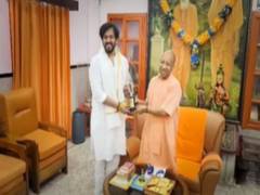 
      
      After IIFA 2025 win, Ravi Kishan meets UP CM  Yogi Adityanath
      
      