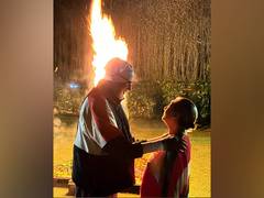 
    Shweta shares adorable Holika Dahan pic of Big B, Jaya
    
