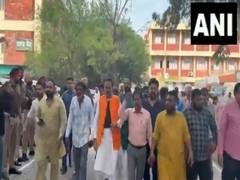 
      
      Punjab: Shiv Sena workers protest in Moga after leader shot dead
      
      