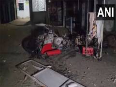 
      
      Jharkhand: Clashes erupt during Holi procession, vehicles torched
      
      