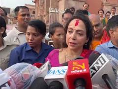 
      
      Hema Malini offers prayers at Jagannath Temple in Puri 
      
      