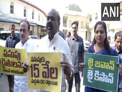 
      
      BRS MLCs demand Rs 15000 for turmeric farmers, stage protest
      
      