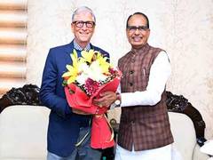 
      
      Shivraj Singh Chauhan discusses with Bill Gates various topics
      
      