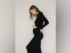 
      
      Karlie Kloss announces pregnancy
      
      