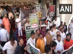 
      
      Mahayuti MLAs protest outside Maharashtra assembly 
      
      