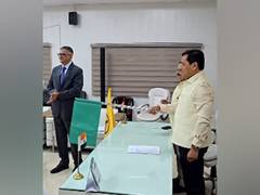 
      
      Sonowal flags off L&T-made electrolysers for Kandla port
      
      
