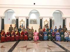 
      
      President Droupadi Murmu meets students from Ladakh attending NIT
      
      