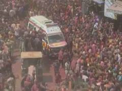 
      
      Locals give way to ambulance during Rang Panchami Ger in Indore
      
      