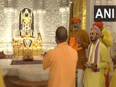
      
      UP CM Yogi Adityanath offers prayers at Ram Mandir in Ayodhya 
      
      