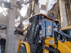 
      
      MP: Under-construction building roof collapses in Jhabua, 1 dead
      
      