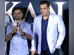 
    AR Murugadoss on why he chose superstar Salman Khan for Sikandar
    