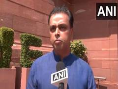 
      
      Shiv Sena MP attacks Kunal Kamra
      
      