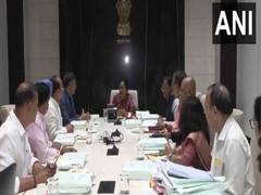 
      
      Delhi CM holds cabinet meeting ahead of budget presentation 
      
      
