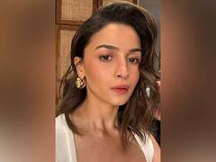 
    A glimpse of Alia Bhatt's March Photo dump
    