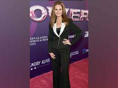 
      
      Maria Shriver details emotional breakdown after Arnold's affair
      
      