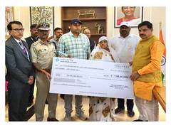 
      
      MP CM Yadav hands over Rs 1 cr cheque to ASI Gautam’s family
      
      