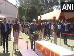 
      
      J-K: Wreath-laying ceremony held for Head Constable Jagbir Singh 
      
      