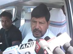 
      
      Ramdas Athawale meets Nitish Kumar
      
      