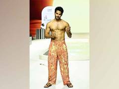 
      
      Lakme Fashion Week: Ishaan Khatter flaunts his abs, fans go gaga
      
      