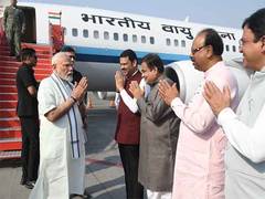 
      
      Gadkari, Fadnavis recieve PM Modi at Nagpur airport
      
      
