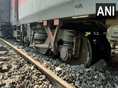 
      
      Kamakhya Superfast Express derails near Cuttack
      
      