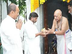 
      
      Telangana Deputy CM offers special prayers at temple
      
      
