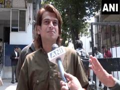 
      
      Yuva Shiv Sena General Secretary warns Kunal Kamra to face law 
      
      