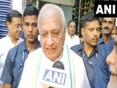 
      
       Bihar Governor Arif Mohammad Khan extends Eid-ul-Fitr greetings
      
      