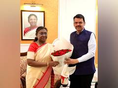 
      
      Maharashtra CM Devendra Fadnavis meets President Droupadi Murmu 
      
      