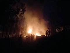 
      
      Massive fire engulfs chemical factory in Gulab Bagh area of Patna
      
      