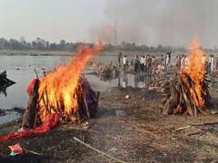 
      
      Cremation of workers died in Gujarat incident performed in Dewas
      
      