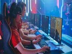 
      
      From Passionate Fan to Esports Journalist
      
      