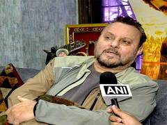 
      
       Anil Sharma pays tribute to Manoj Kumar 
      
      