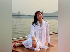 
      
      Sara Ali Khan’s visit to Kamakhya temple
      
      